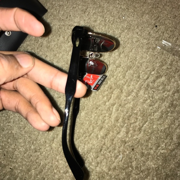 (SOLD) Ray ban sunglasses - Picture 4 of 6